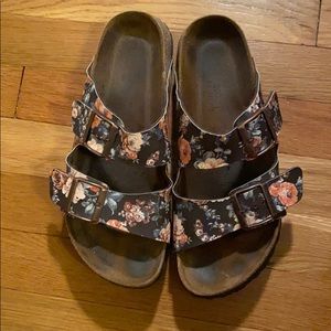 Papillio Birkenstock’s~barely worn!